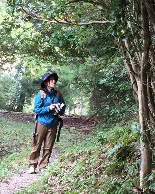 天気の良い日は素材集めや野鳥観察。山へ散歩によく行くそうだ。